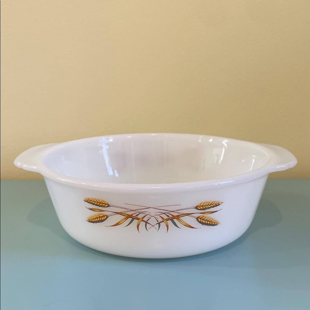 Fire King “Wheat” 447 1.5 Qt Round Baking Cake Casserole Milk Glass Dish